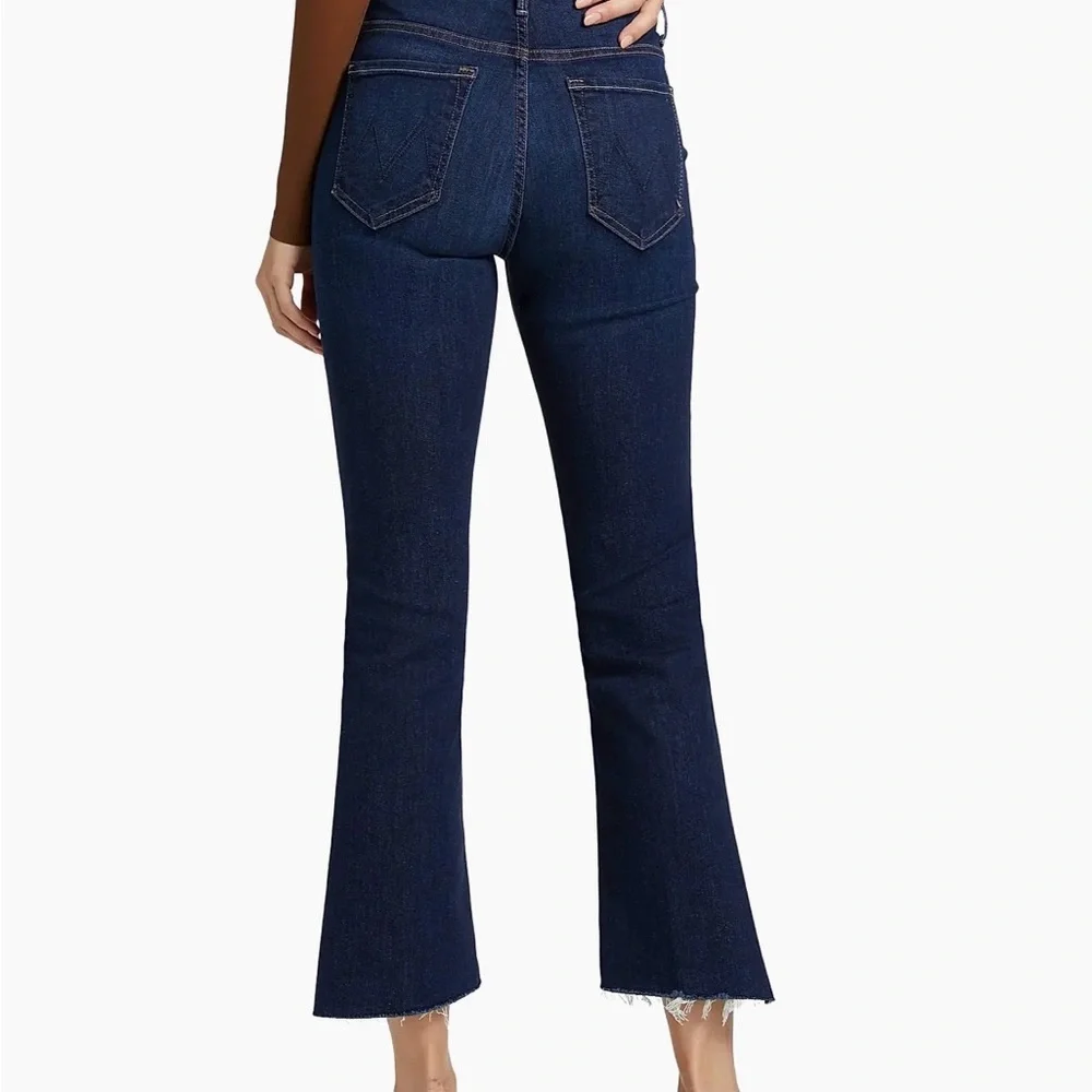Mother
The Insider Crop Step Fray Jeans
Color: Off limits - Picture 4 of 5